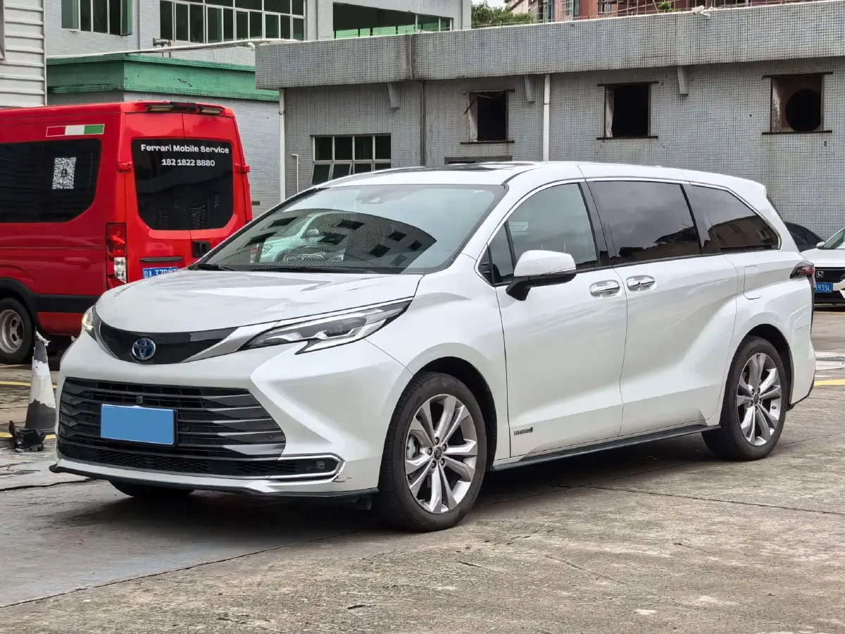 2023 Toyota Sienna 2.5L 189HP L4 E-CVT Hybrid