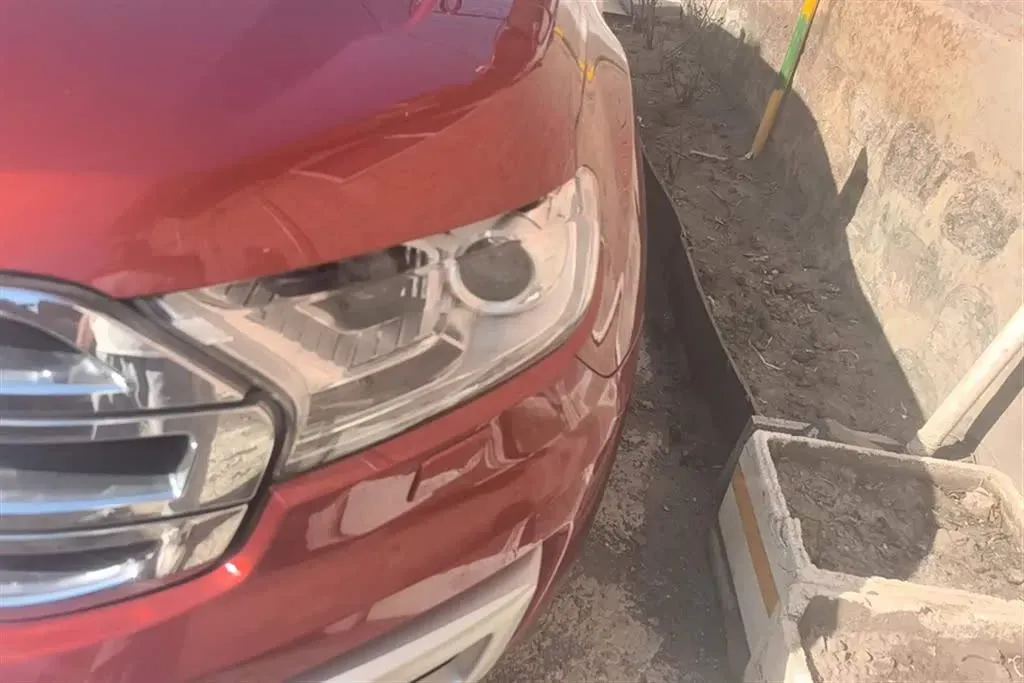 2016 Ford Everest 2.0T 245HP L4 6AT,autocango,china used car exporter,china ev exporter,chinese used car exporter,chinese used ev exporter