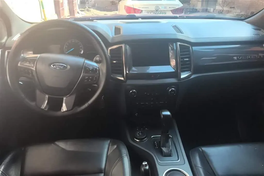 2016 Ford Everest 2.0T 245HP L4 6AT,autocango,china used car exporter,china ev exporter,chinese used car exporter,chinese used ev exporter