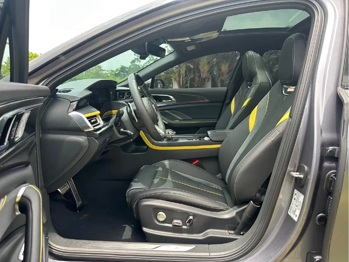 2023 HongQi H6 2.0T 252HP L4 8AT,autocango,china used car exporter,china ev exporter,chinese used car exporter,chinese used ev exporter