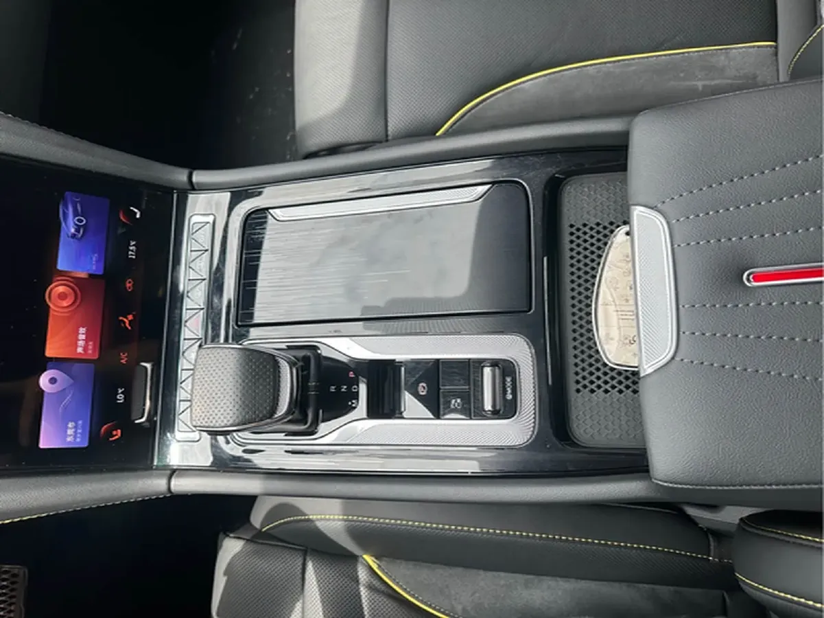 2023 HongQi H6 2.0T 252HP L4 8AT,autocango,china used car exporter,china ev exporter,chinese used car exporter,chinese used ev exporter