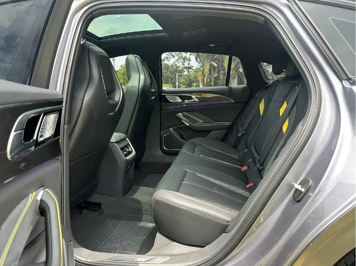 2023 HongQi H6 2.0T 252HP L4 8AT,autocango,china used car exporter,china ev exporter,chinese used car exporter,chinese used ev exporter