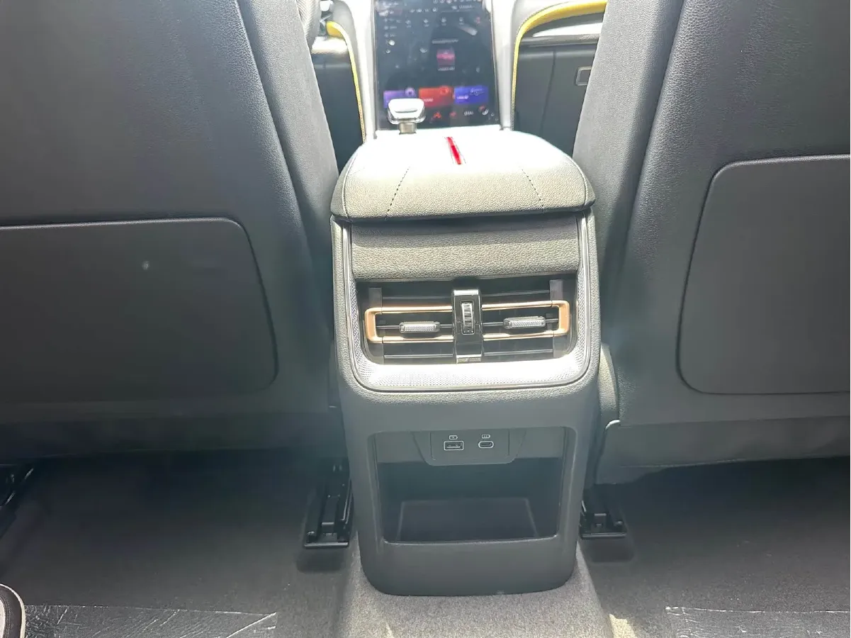 2023 HongQi H6 2.0T 252HP L4 8AT,autocango,china used car exporter,china ev exporter,chinese used car exporter,chinese used ev exporter