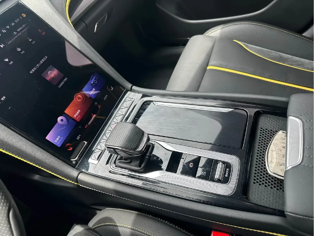 2023 HongQi H6 2.0T 252HP L4 8AT,autocango,china used car exporter,china ev exporter,chinese used car exporter,chinese used ev exporter