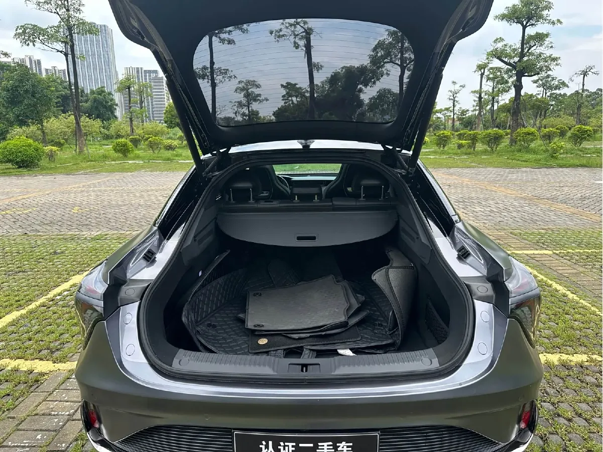 2023 HongQi H6 2.0T 252HP L4 8AT,autocango,china used car exporter,china ev exporter,chinese used car exporter,chinese used ev exporter