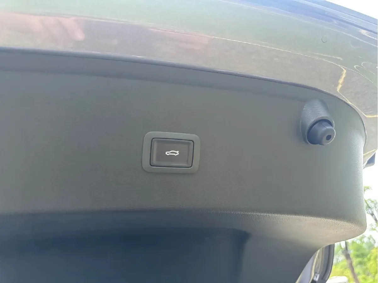 2023 HongQi H6 2.0T 252HP L4 8AT,autocango,china used car exporter,china ev exporter,chinese used car exporter,chinese used ev exporter