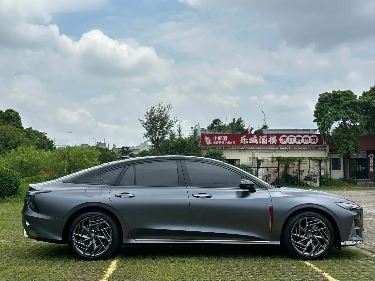 2023 HongQi H6 2.0T 252HP L4 8AT,autocango,china used car exporter,china ev exporter,chinese used car exporter,chinese used ev exporter