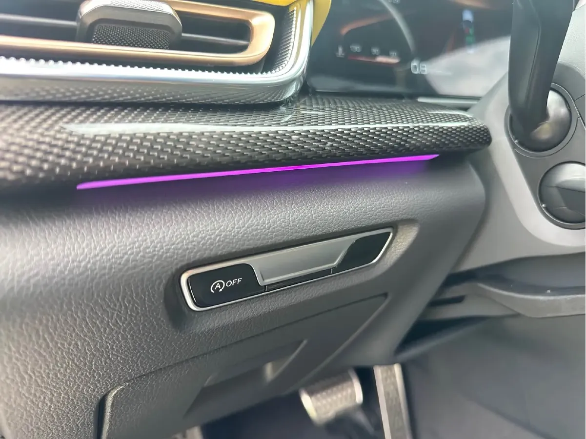 2023 HongQi H6 2.0T 252HP L4 8AT,autocango,china used car exporter,china ev exporter,chinese used car exporter,chinese used ev exporter