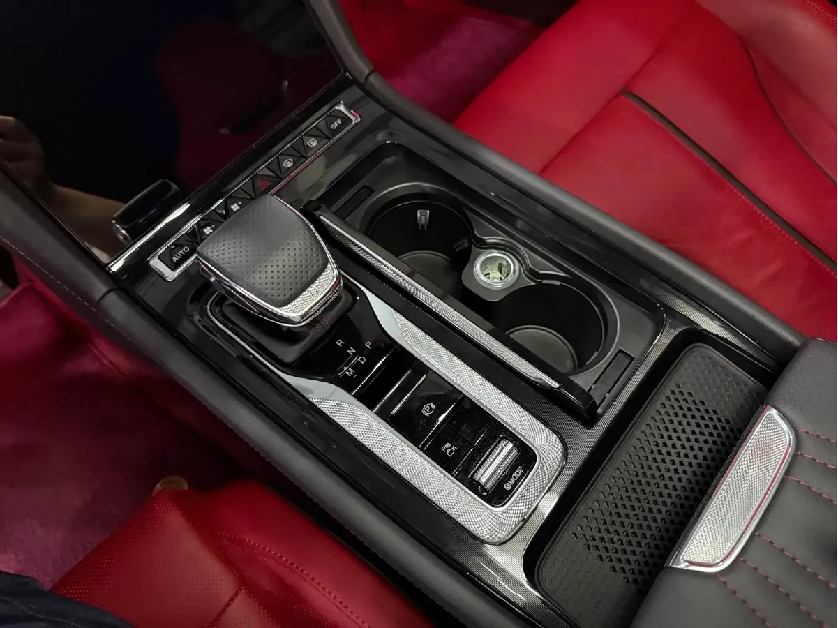 2023 HongQi H6 2.0T 252HP L4 8AT,autocango,china used car exporter,china ev exporter,chinese used car exporter,chinese used ev exporter