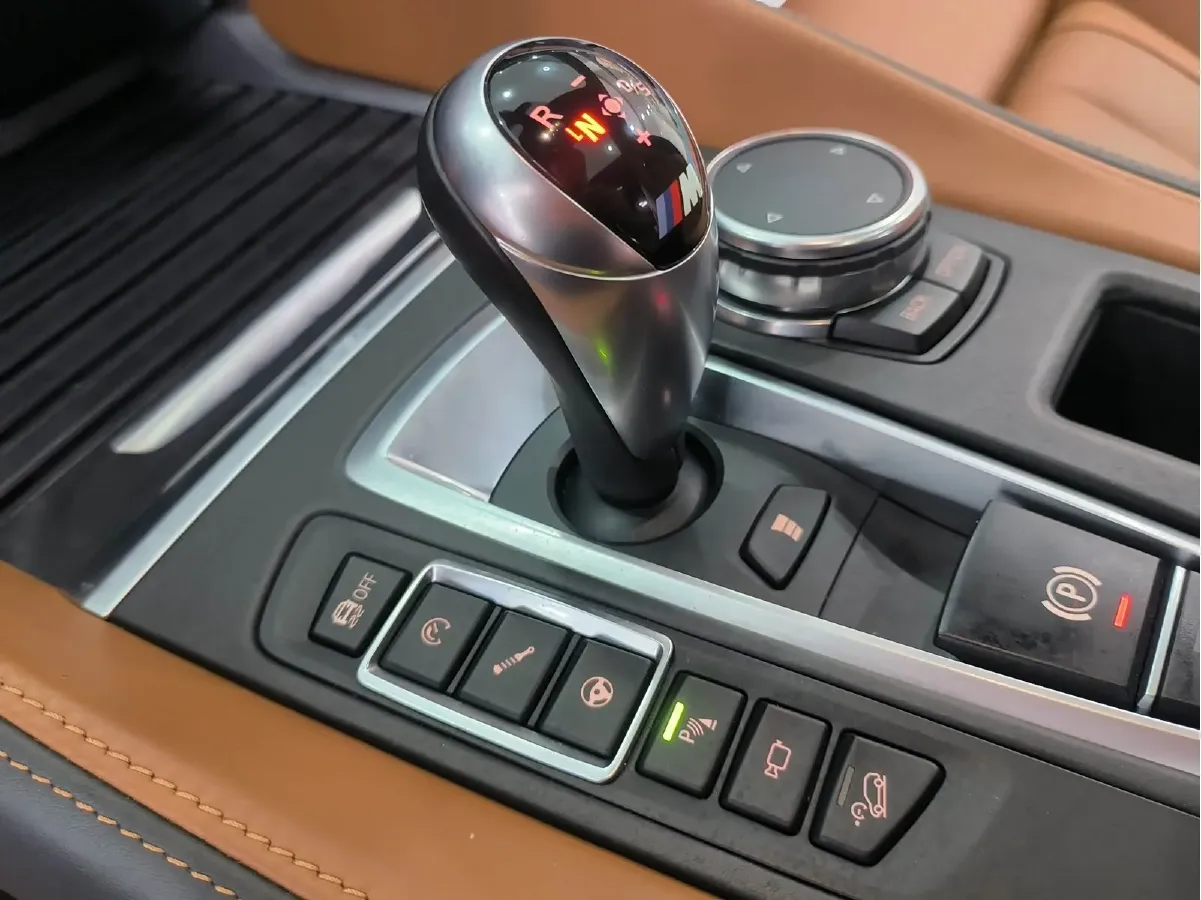 2015 BMW X6 M 4.4T 575HP V8 8AT,autocango,china used car exporter,china ev exporter,chinese used car exporter,chinese used ev exporter