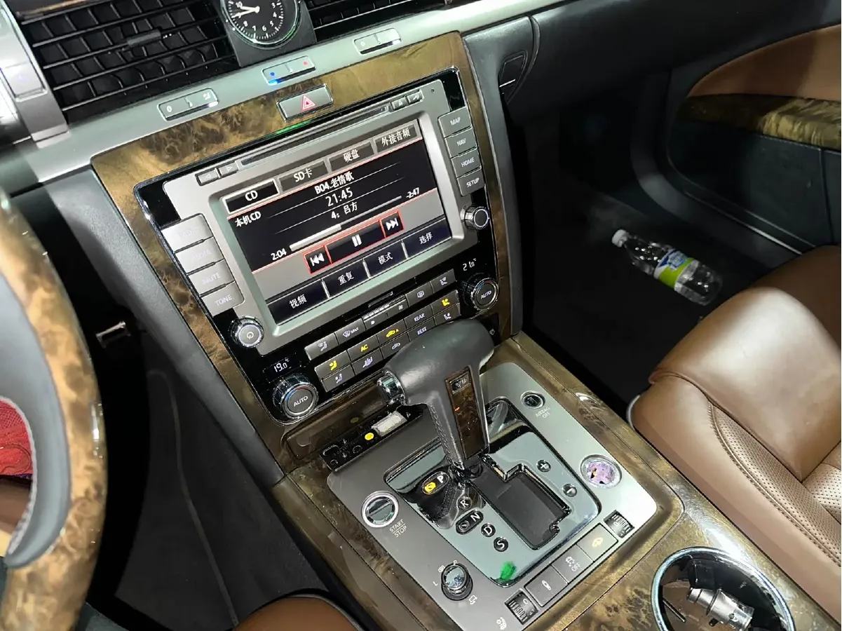 2011 Volkswagen Pheaton 4.2L 335HP V8 6AT,autocango,china used car exporter,china ev exporter,chinese used car exporter,chinese used ev exporter