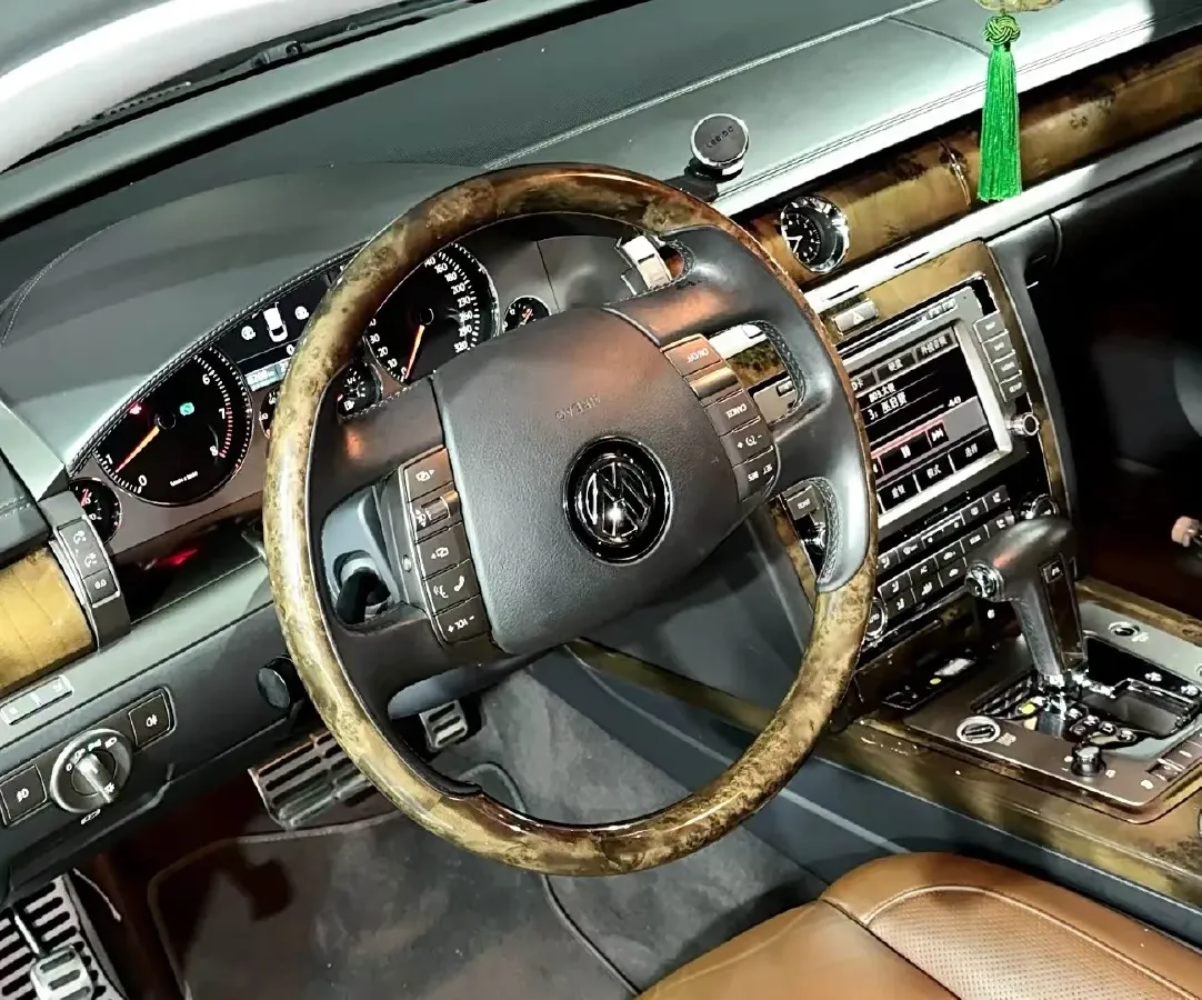 2011 Volkswagen Pheaton 4.2L 335HP V8 6AT,autocango,china used car exporter,china ev exporter,chinese used car exporter,chinese used ev exporter