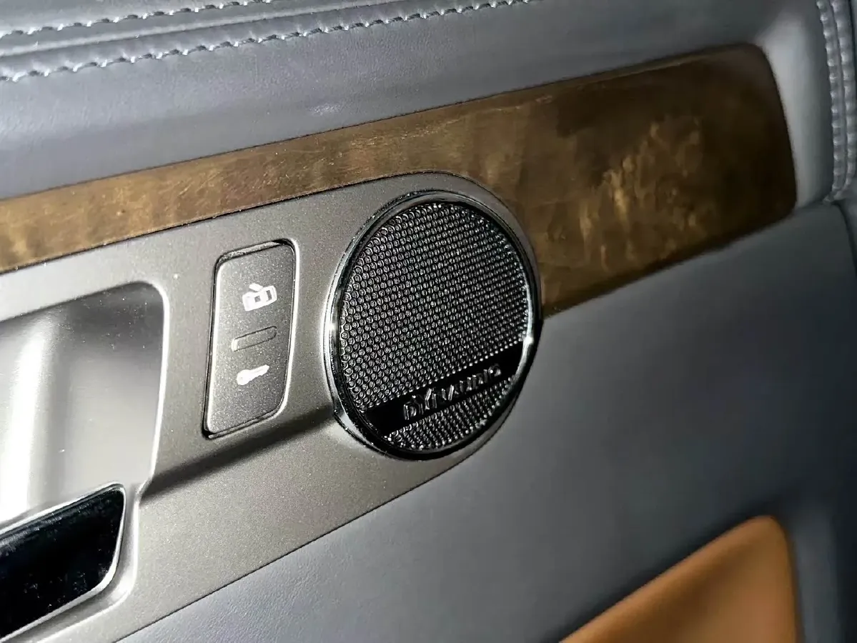 2011 Volkswagen Pheaton 4.2L 335HP V8 6AT,autocango,china used car exporter,china ev exporter,chinese used car exporter,chinese used ev exporter