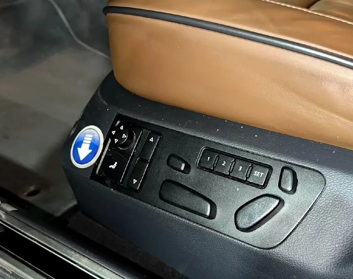 2011 Volkswagen Pheaton 4.2L 335HP V8 6AT,autocango,china used car exporter,china ev exporter,chinese used car exporter,chinese used ev exporter