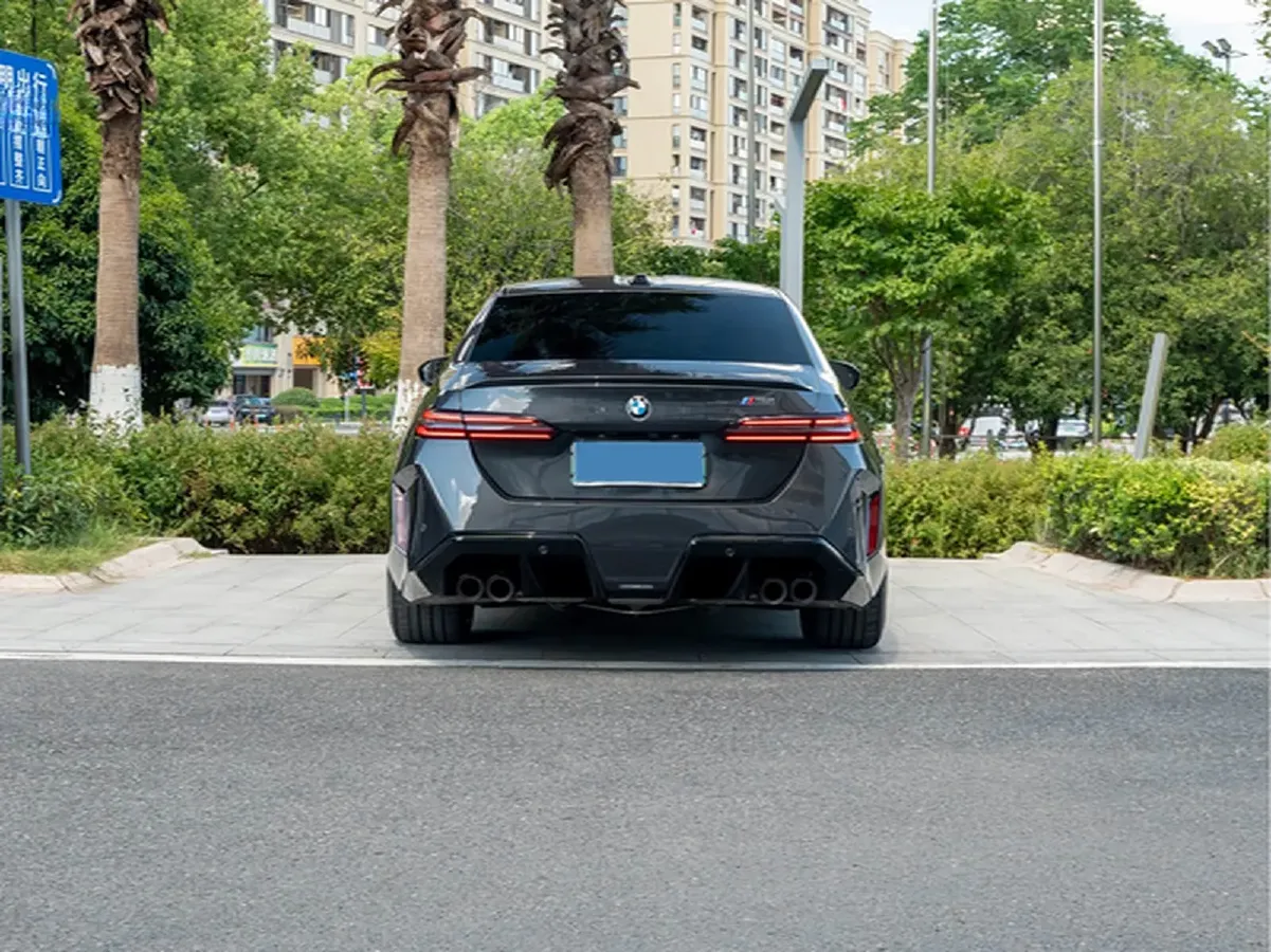 2025 BMW M5 4.4T 585HP V8 8AT PHEV 22.06KWH,autocango,china used car exporter,china ev exporter,chinese used car exporter,chinese used ev exporter