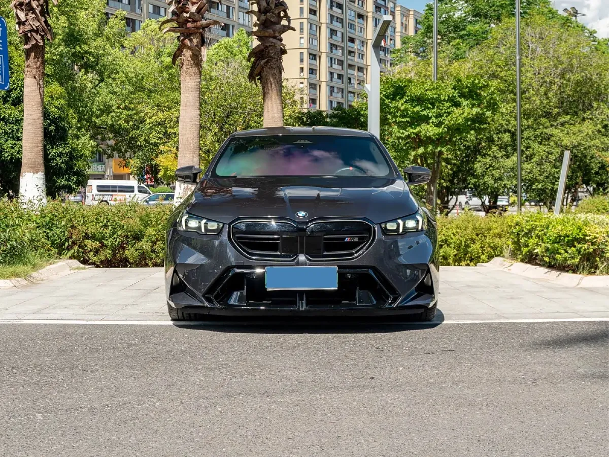2025 BMW M5 4.4T 585HP V8 8AT PHEV 22.06KWH,autocango,china used car exporter,china ev exporter,chinese used car exporter,chinese used ev exporter