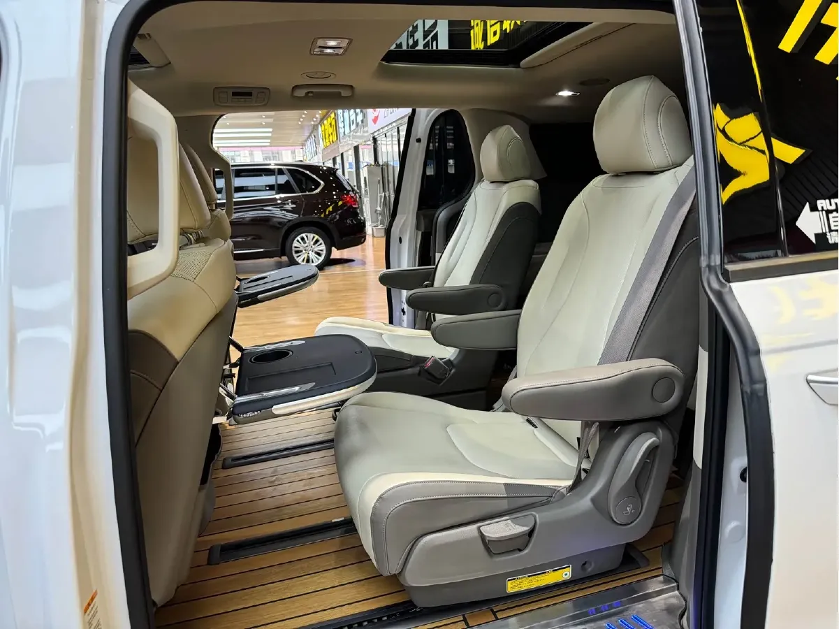 2021 Kia Carnival 2.0T 233HP L4 8AT,autocango,china used car exporter,china ev exporter,chinese used car exporter,chinese used ev exporter