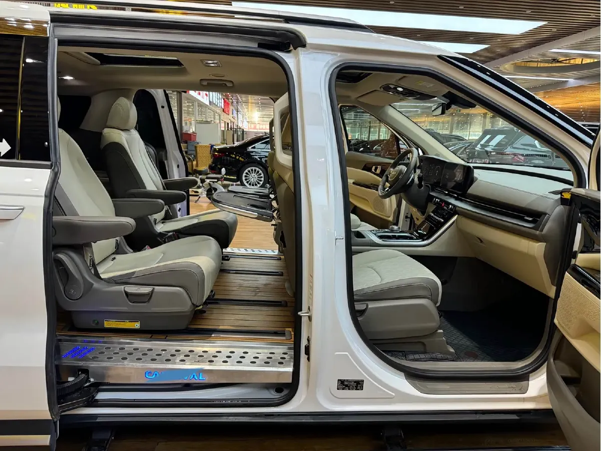 2021 Kia Carnival 2.0T 233HP L4 8AT,autocango,china used car exporter,china ev exporter,chinese used car exporter,chinese used ev exporter