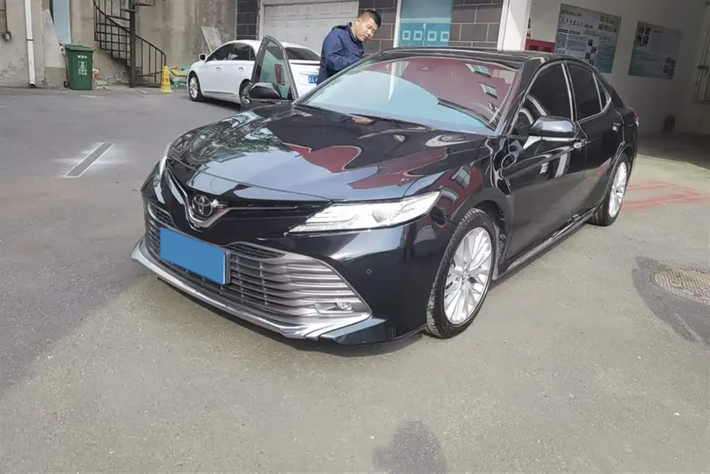 2018 Toyota Camry 2.5L 209HP L4 8AT