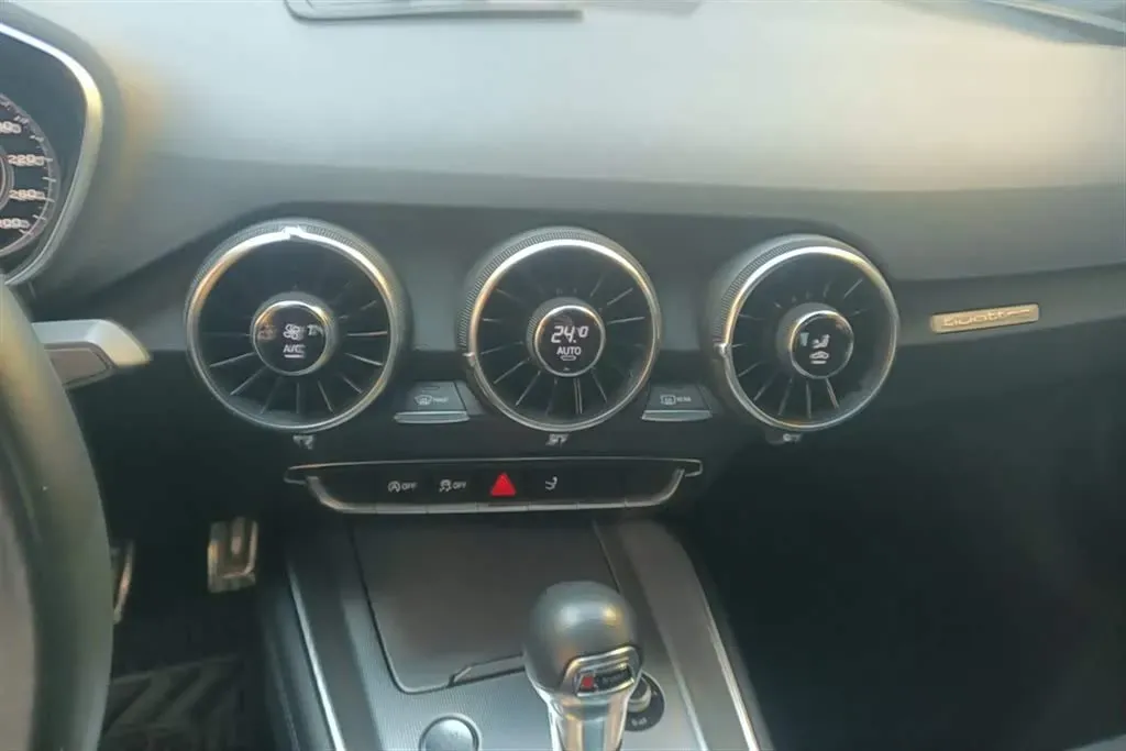 2015 Audi TT 2.0T 230HP L4 6DCT,autocango,china used car exporter,china ev exporter,chinese used car exporter,chinese used ev exporter