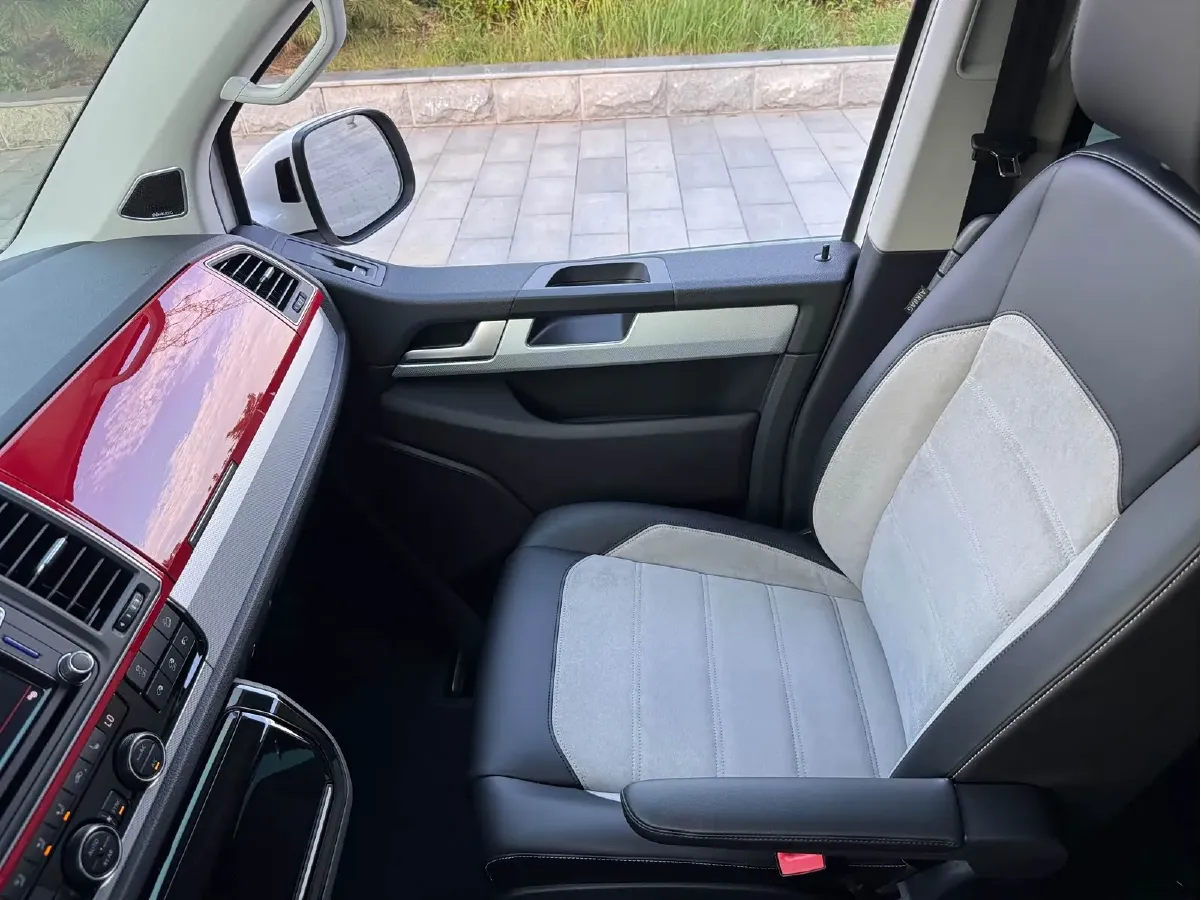 2018 Volkswagen Multivan 2.0T 204HP L4 7DCT,autocango,china used car exporter,china ev exporter,chinese used car exporter,chinese used ev exporter