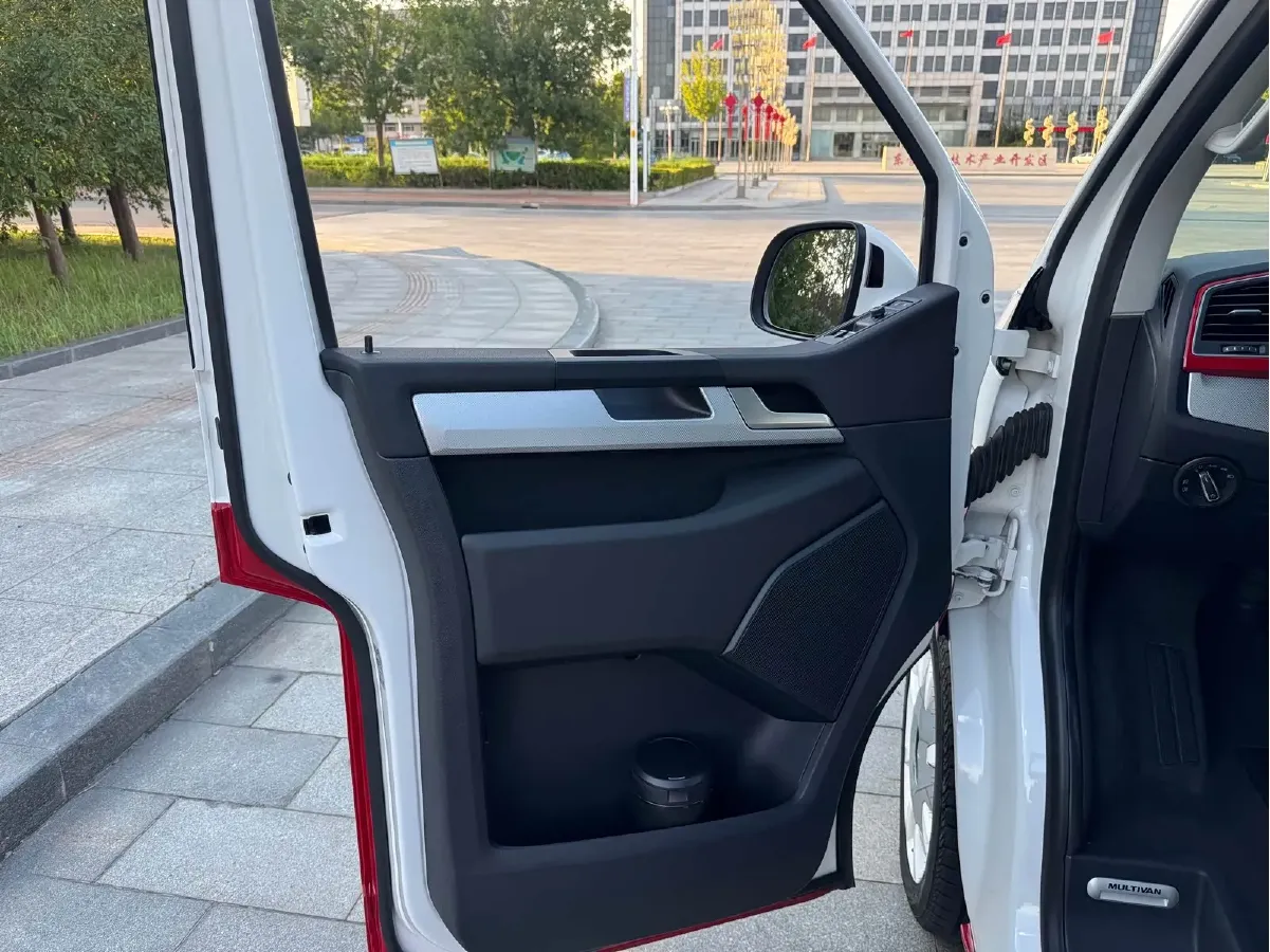 2018 Volkswagen Multivan 2.0T 204HP L4 7DCT,autocango,china used car exporter,china ev exporter,chinese used car exporter,chinese used ev exporter
