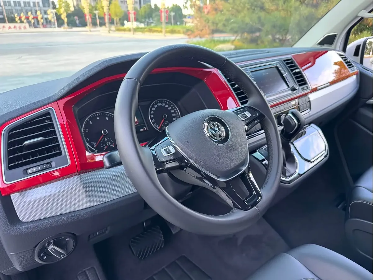 2018 Volkswagen Multivan 2.0T 204HP L4 7DCT,autocango,china used car exporter,china ev exporter,chinese used car exporter,chinese used ev exporter