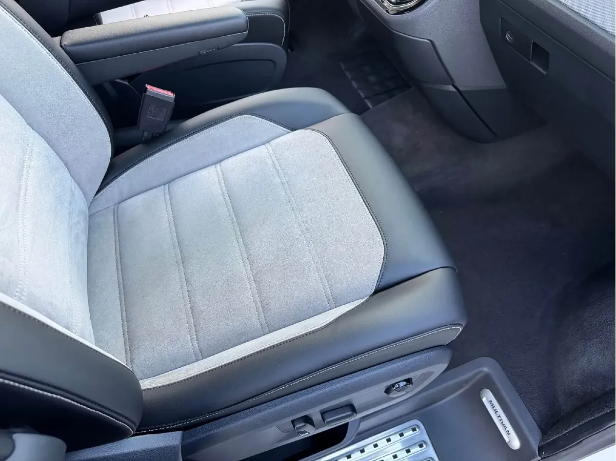 2018 Volkswagen Multivan 2.0T 204HP L4 7DCT,autocango,china used car exporter,china ev exporter,chinese used car exporter,chinese used ev exporter