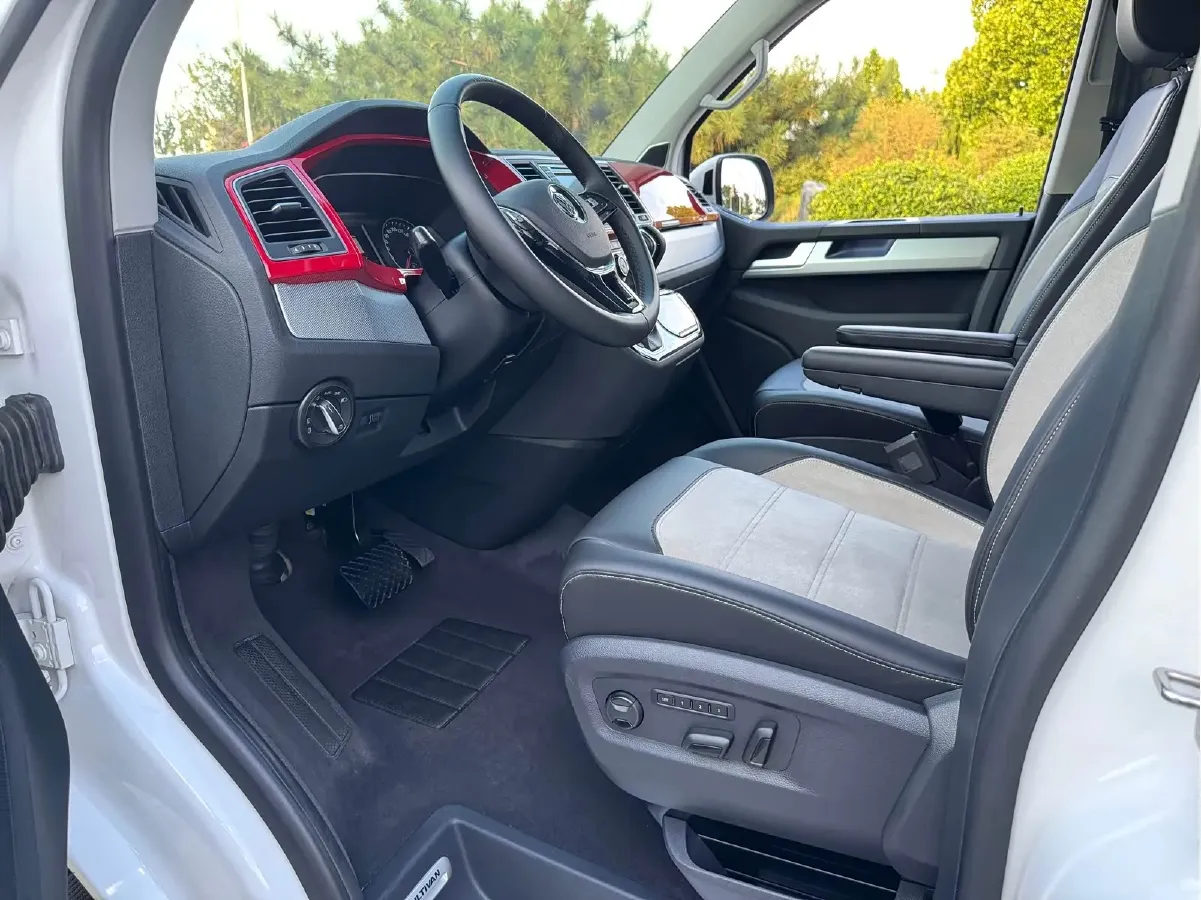 2018 Volkswagen Multivan 2.0T 204HP L4 7DCT,autocango,china used car exporter,china ev exporter,chinese used car exporter,chinese used ev exporter