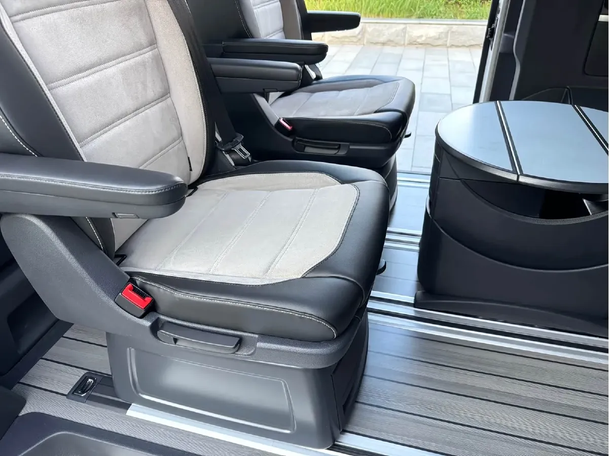 2018 Volkswagen Multivan 2.0T 204HP L4 7DCT,autocango,china used car exporter,china ev exporter,chinese used car exporter,chinese used ev exporter