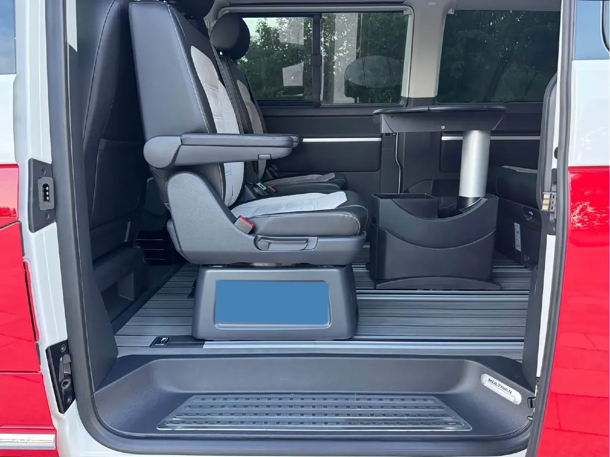 2018 Volkswagen Multivan 2.0T 204HP L4 7DCT,autocango,china used car exporter,china ev exporter,chinese used car exporter,chinese used ev exporter