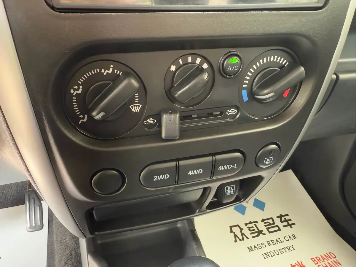 2015 Suzuki Jimny 1.3L 85HP L4 4AT,autocango,china used car exporter,china ev exporter,chinese used car exporter,chinese used ev exporter