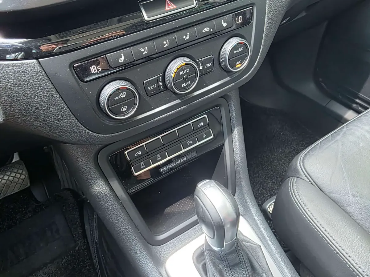 2016 Volkswagen Sharan 2.0T 220HP L4 6DCT,autocango,china used car exporter,china ev exporter,chinese used car exporter,chinese used ev exporter