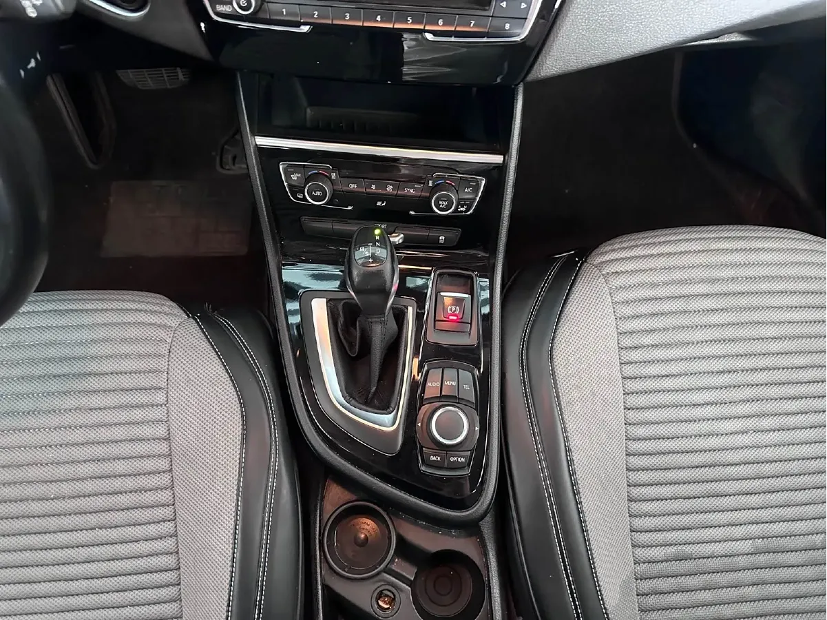 2015 BMW 2 Series Wagon 1.5T 136HP L3 6AT,autocango,china used car exporter,china ev exporter,chinese used car exporter,chinese used ev exporter