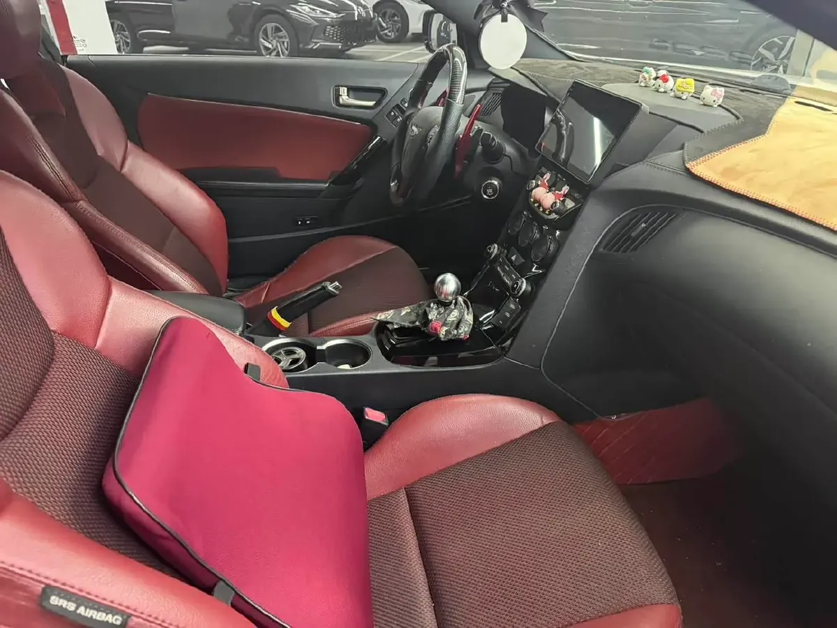 2012 Hyundai Rohens-Coupe 2.0T 260HP L4 8AT,autocango,china used car exporter,china ev exporter,chinese used car exporter,chinese used ev exporter