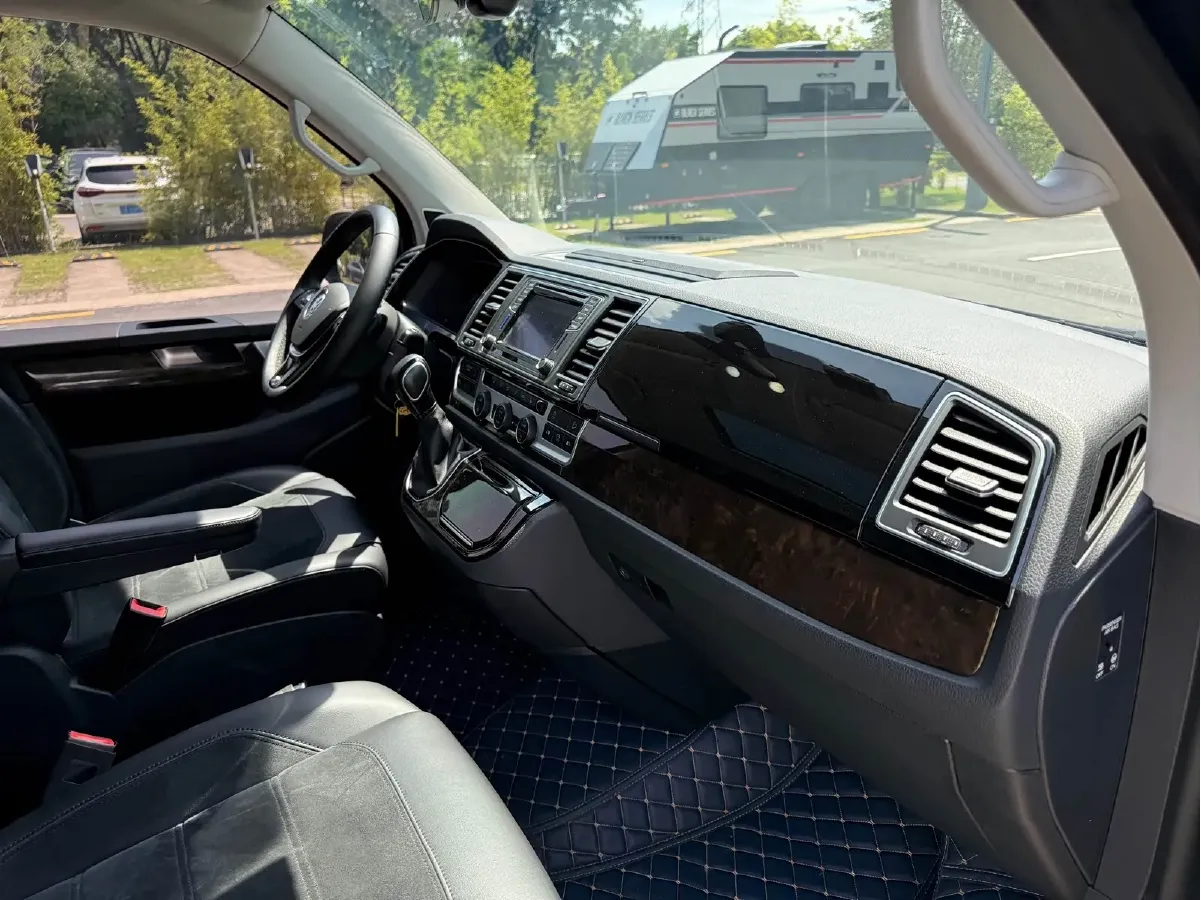 2018 Volkswagen Multivan 2.0T 204HP L4 7DCT,autocango,china used car exporter,china ev exporter,chinese used car exporter,chinese used ev exporter