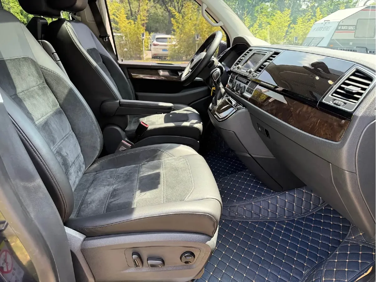 2018 Volkswagen Multivan 2.0T 204HP L4 7DCT,autocango,china used car exporter,china ev exporter,chinese used car exporter,chinese used ev exporter