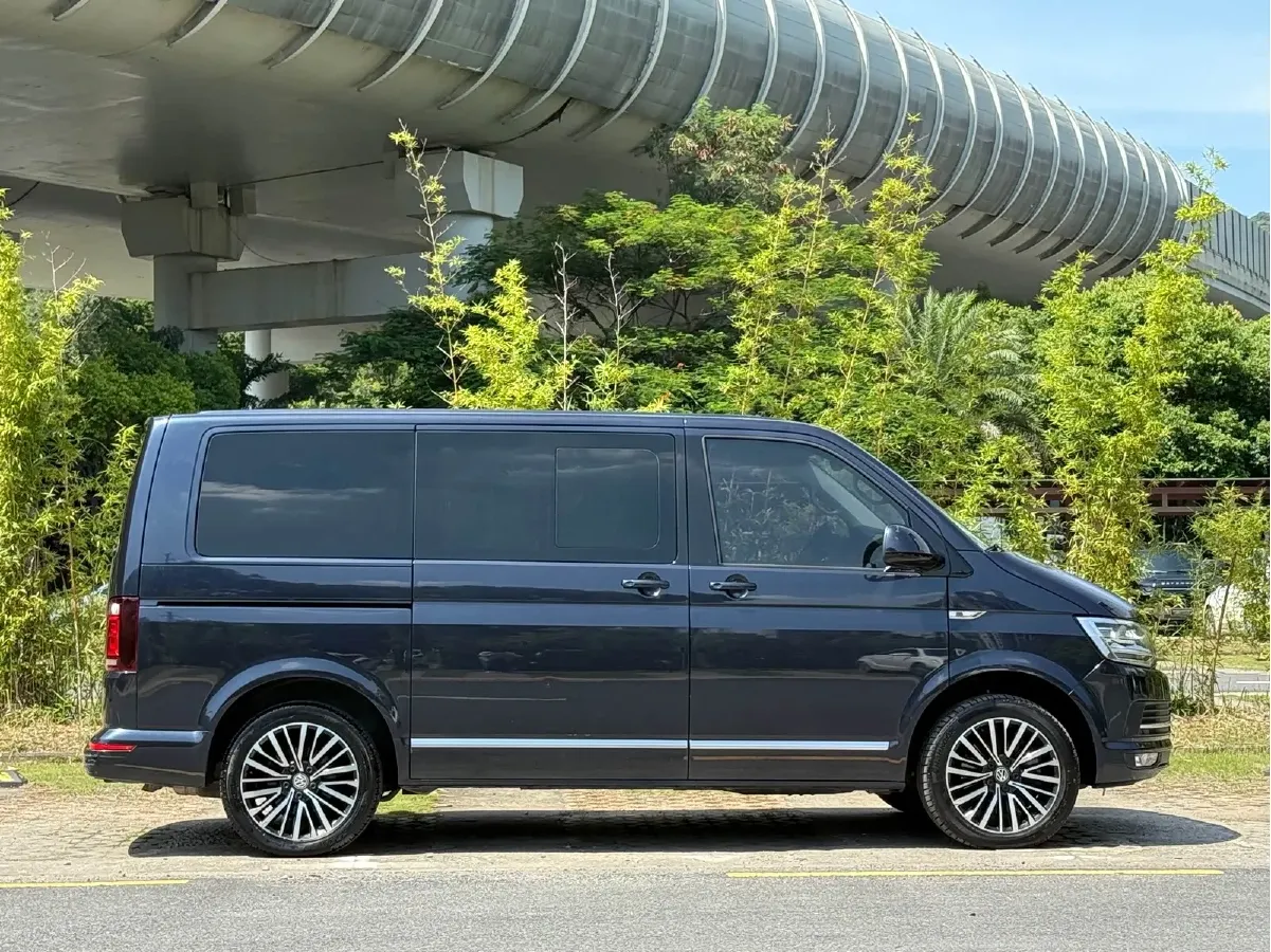 2018 Volkswagen Multivan 2.0T 204HP L4 7DCT,autocango,china used car exporter,china ev exporter,chinese used car exporter,chinese used ev exporter