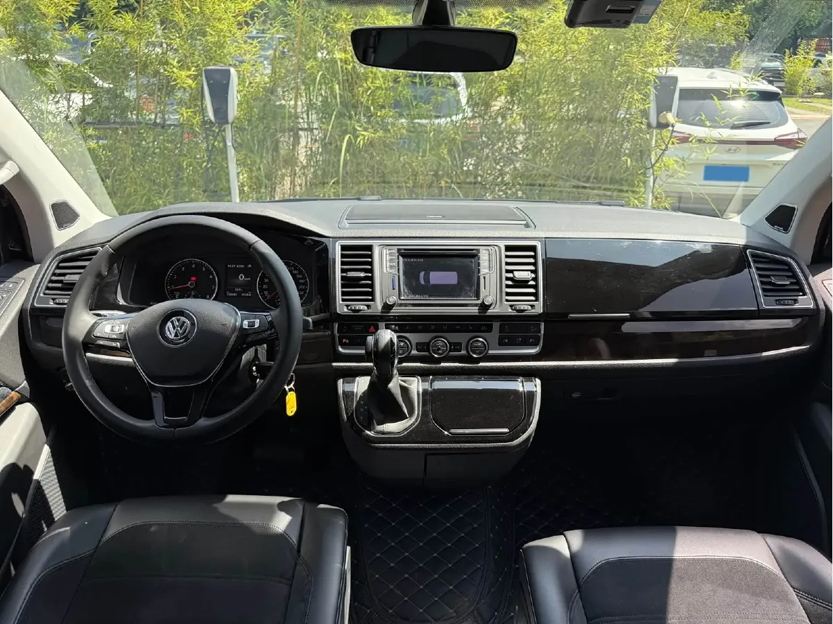 2018 Volkswagen Multivan 2.0T 204HP L4 7DCT,autocango,china used car exporter,china ev exporter,chinese used car exporter,chinese used ev exporter