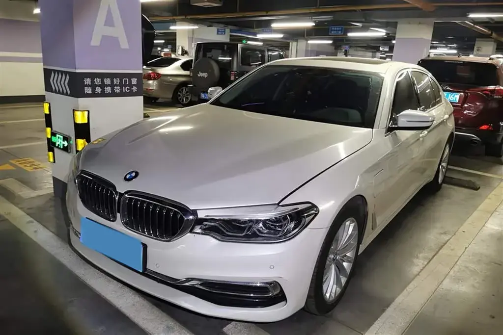 2019 BMW 5 Series 2.0T 184HP L4 8AT PHEV 13KWH