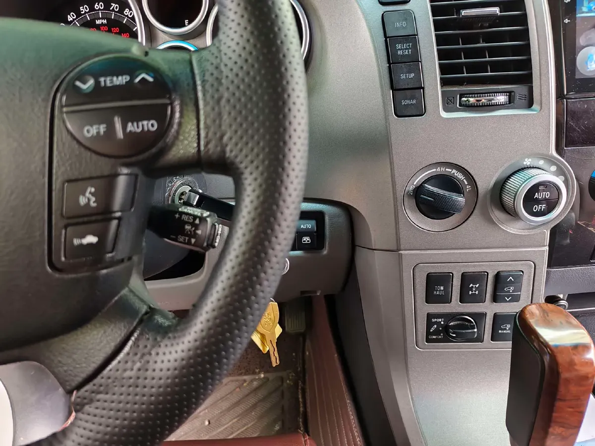 2010 Toyota Sequoia 5.7L 386HP V8 6AT,autocango,china used car exporter,china ev exporter,chinese used car exporter,chinese used ev exporter