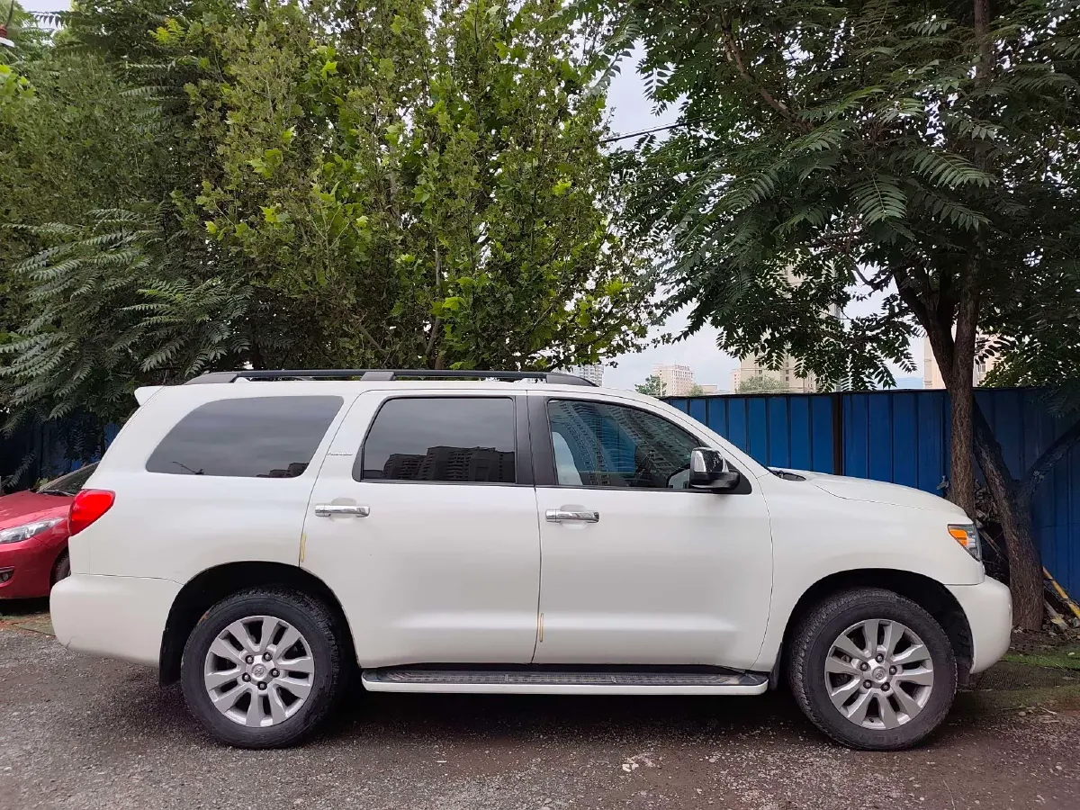 2010 Toyota Sequoia 5.7L 386HP V8 6AT,autocango,china used car exporter,china ev exporter,chinese used car exporter,chinese used ev exporter