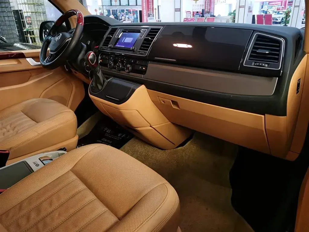 2017 Volkswagen Caravelle 2.0T 204HP L4 7DCT,autocango,china used car exporter,china ev exporter,chinese used car exporter,chinese used ev exporter