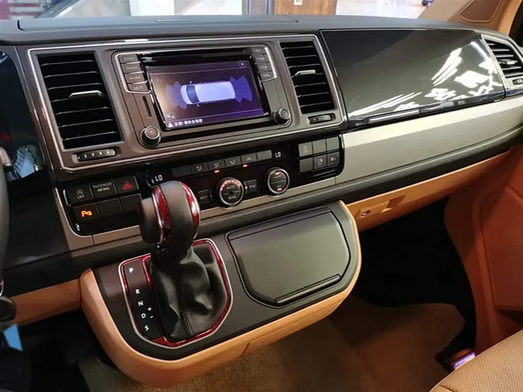 2017 Volkswagen Caravelle 2.0T 204HP L4 7DCT,autocango,china used car exporter,china ev exporter,chinese used car exporter,chinese used ev exporter