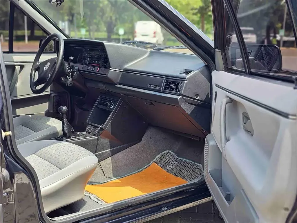 2007 Volkswagen Santana Classic 1.8L 95HP L4 5MT,autocango,china used car exporter,china ev exporter,chinese used car exporter,chinese used ev exporter