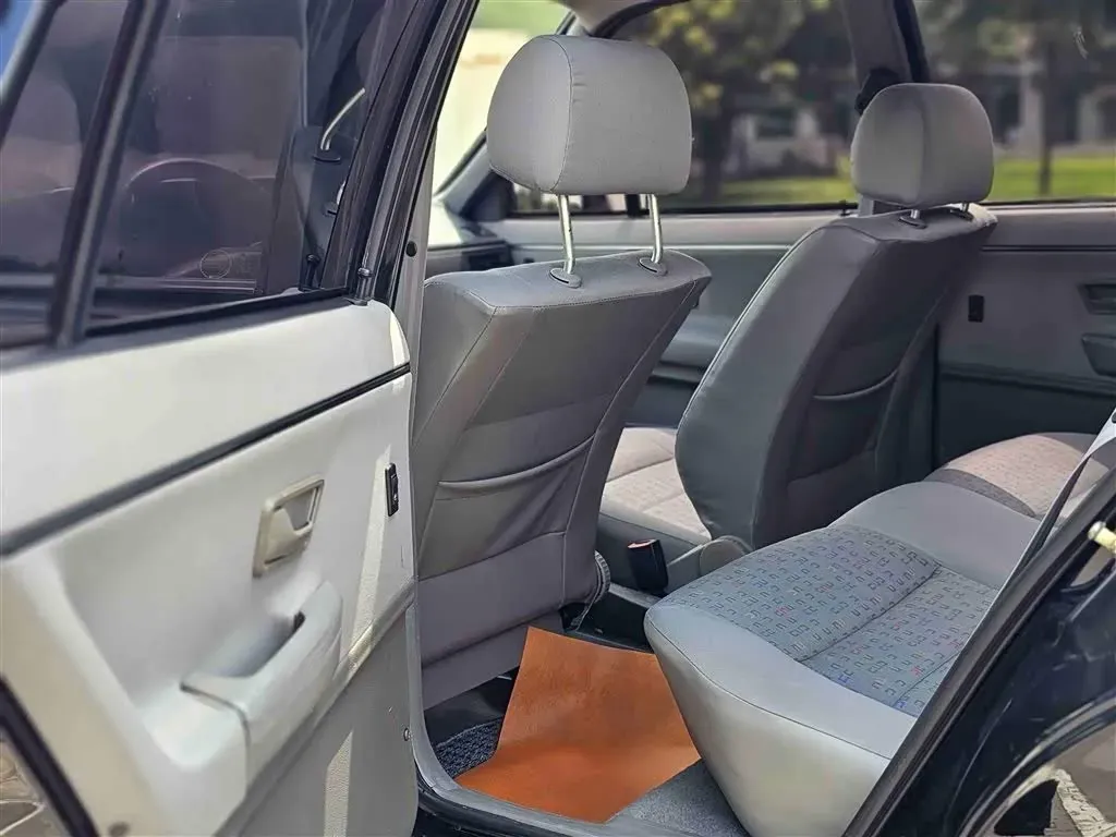 2007 Volkswagen Santana Classic 1.8L 95HP L4 5MT,autocango,china used car exporter,china ev exporter,chinese used car exporter,chinese used ev exporter