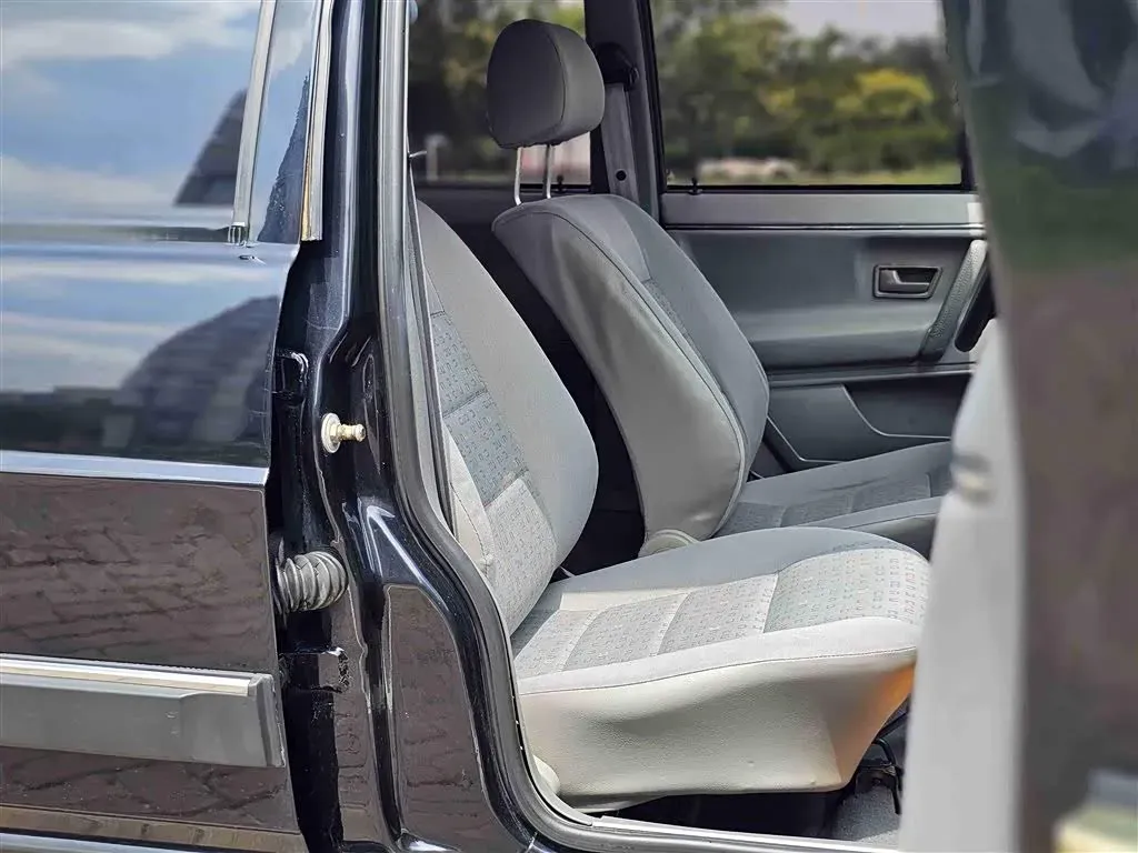 2007 Volkswagen Santana Classic 1.8L 95HP L4 5MT,autocango,china used car exporter,china ev exporter,chinese used car exporter,chinese used ev exporter