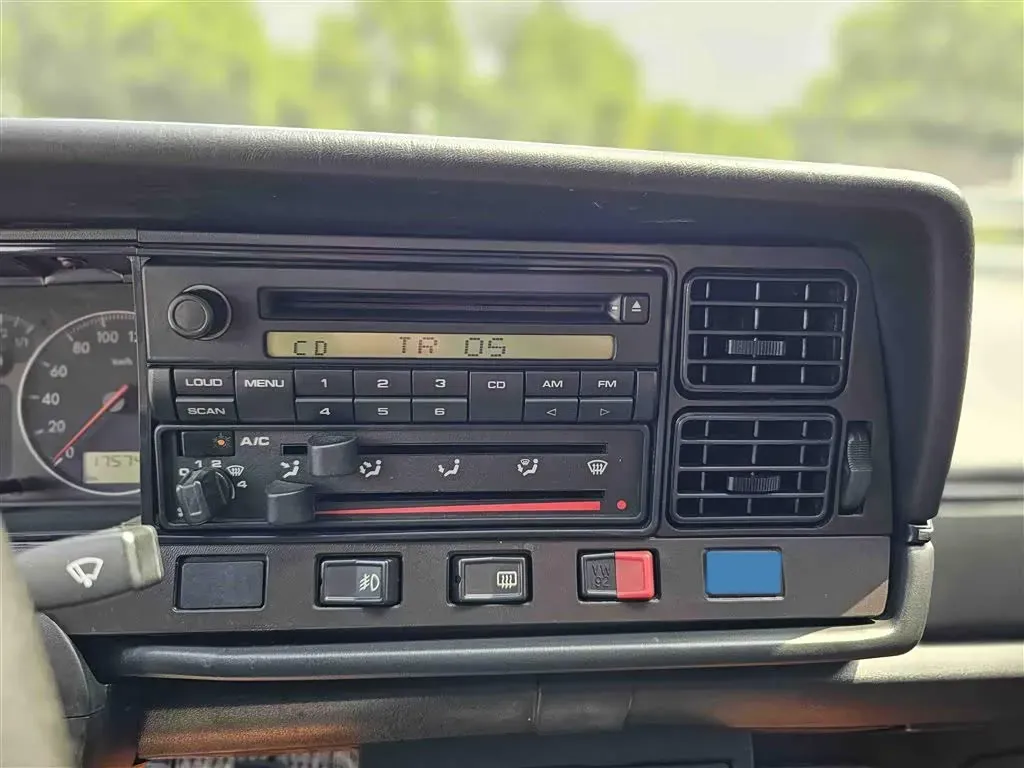 2007 Volkswagen Santana Classic 1.8L 95HP L4 5MT,autocango,china used car exporter,china ev exporter,chinese used car exporter,chinese used ev exporter