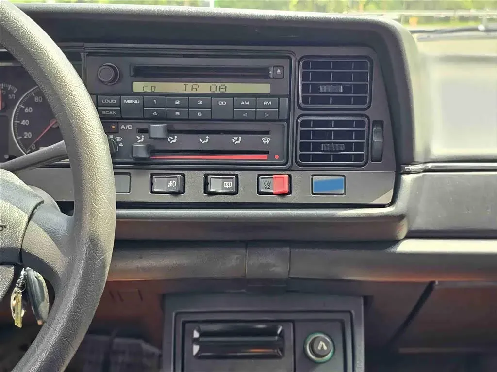 2007 Volkswagen Santana Classic 1.8L 95HP L4 5MT,autocango,china used car exporter,china ev exporter,chinese used car exporter,chinese used ev exporter