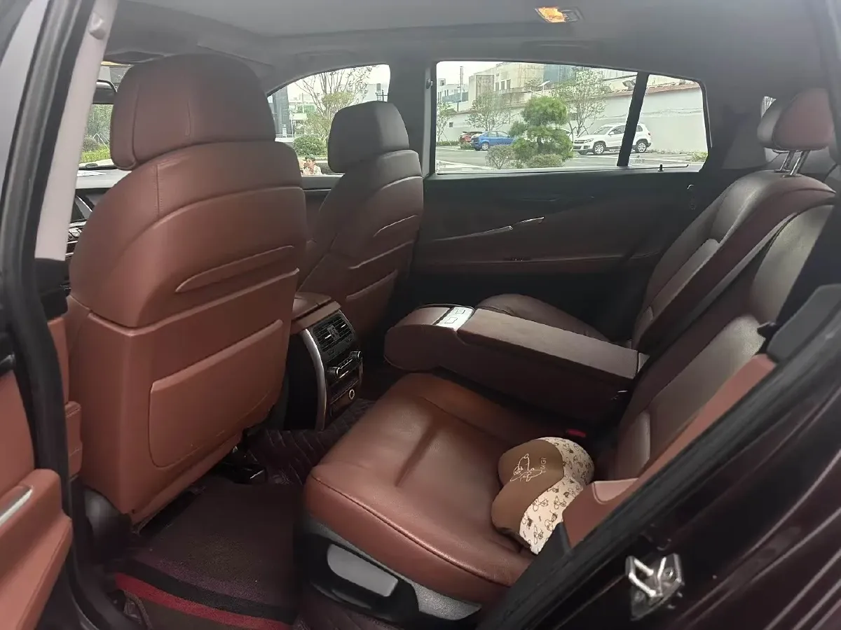 2011 BMW 5 Series GT 3.0T 306HP L6 8AT,autocango,china used car exporter,china ev exporter,chinese used car exporter,chinese used ev exporter